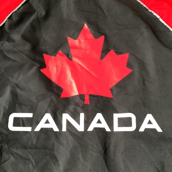 Running Room Run Team Canada Jacket - Picture 11 of 14